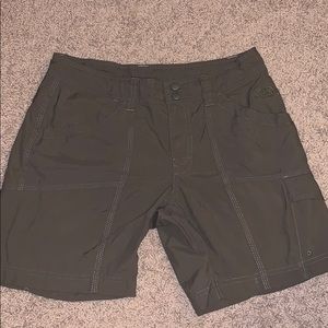 The North Face olive green hiking shorts long sZ 4
